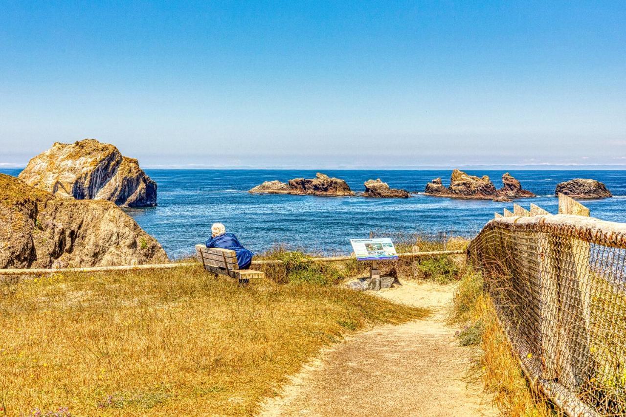 A Beach Loop Getaway Бандон Экстерьер фото
